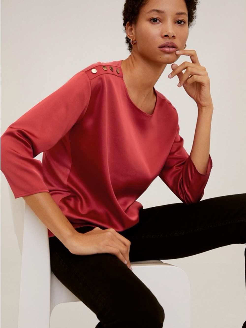 Mango Satin Button-Shoulder Top in Rose Red y.